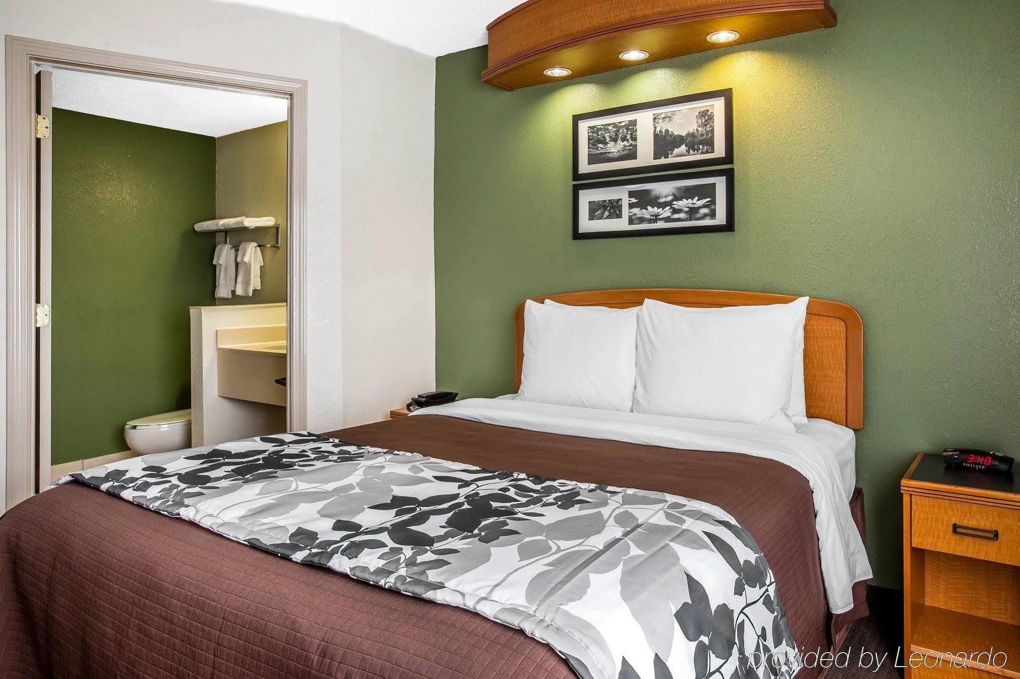 Clarion Pointe Albemarle Hotel Exterior photo